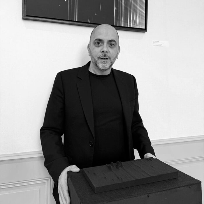 Pierre Bénard Ségu et sculpture de parfum noire sable