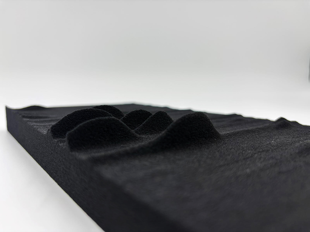 Spectre of LILITH, sombre héroïne, sculpture of the fragrance [black sand]